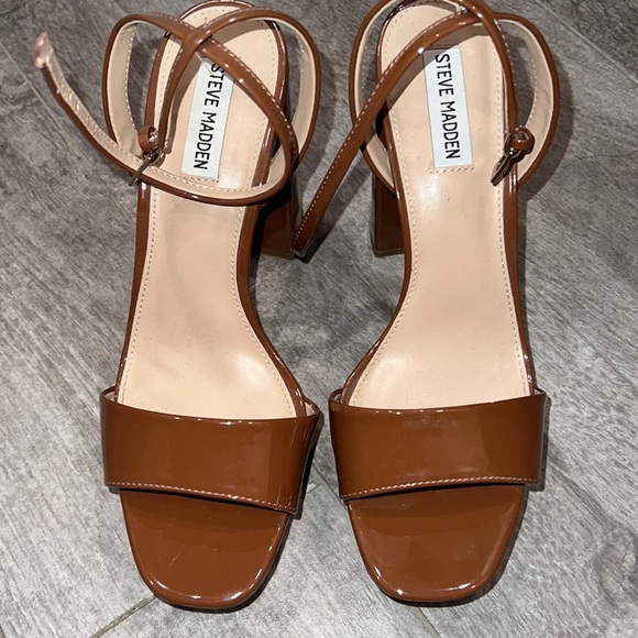 STEVE MADDEN Platform Sandals - Picture 2 of 5